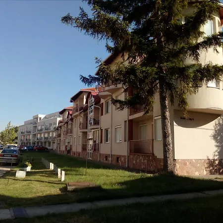 Gobe Apartman Hajduszoboszlo Exterior photo